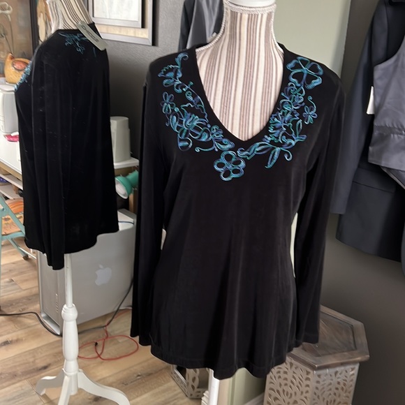 🔥1 hour sale - Chico’s, black long sleeve tunic top, blue & aqua embroidery